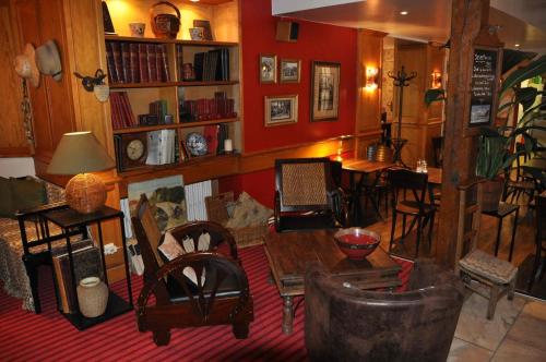 a living room with a table and chairs and red walls at Le Vieux Carré in Rouen