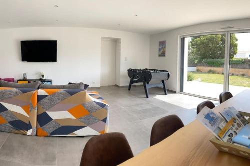 Photo de la galerie de l'établissement Maison de 200 m2, 5 minutes à pieds de la plage de Luzéronde, à LʼHerbaudière