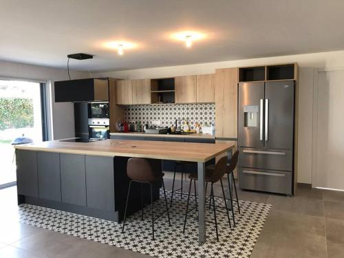 Photo de la galerie de l'établissement Maison de 200 m2, 5 minutes à pieds de la plage de Luzéronde, à LʼHerbaudière