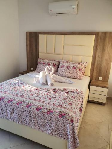 two stuffed animals are sitting on a bed at Apartments Alsa in Ulcinj