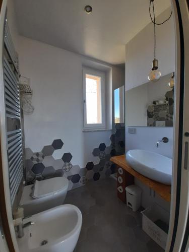 a bathroom with two toilets and a sink at Helix 1912 in Bric Gallo