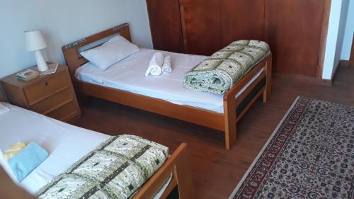 Postel nebo postele na pokoji v ubytování quiet home with sea view