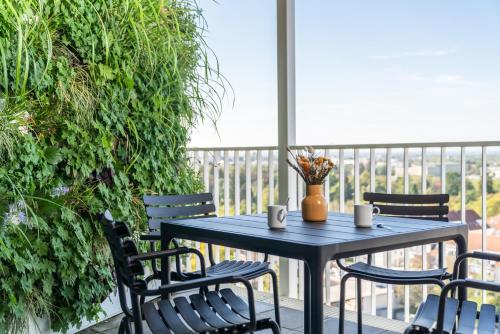 Μπαλκόνι ή βεράντα στο Black F Tower - Serviced Apartments