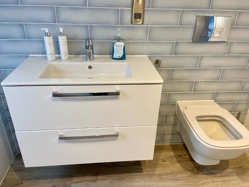 Ένα μπάνιο στο Luxury 2 bed home