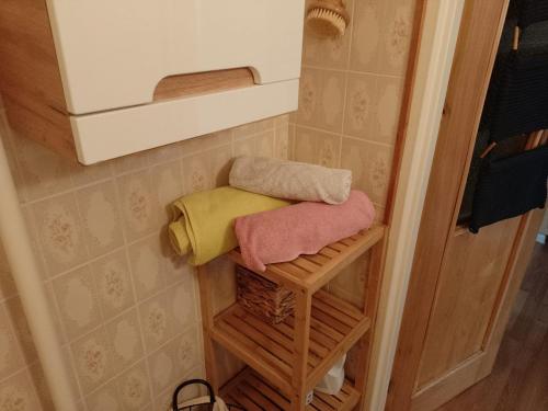 a small bathroom with three towels on a shelf at Alterra Apartment,13 legionowa street, flat, mieszkanie 41 in Białystok