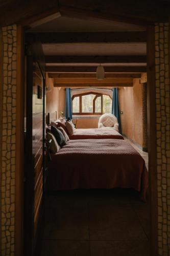 a small bedroom with a bed in a room at El EQUIMITE HOTEL BOUTIQUE in Coatepec