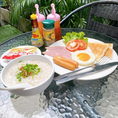 Makanan di atau berdekatan hotel