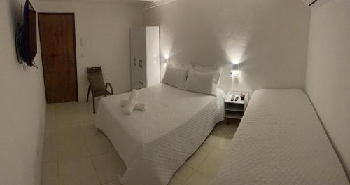Ein Bett oder Betten in einem Zimmer der Unterkunft Caroá Piranhas Suítes