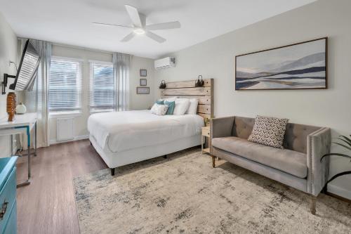 a bedroom with a bed and a couch at Tower 9 #1 in Oceanside