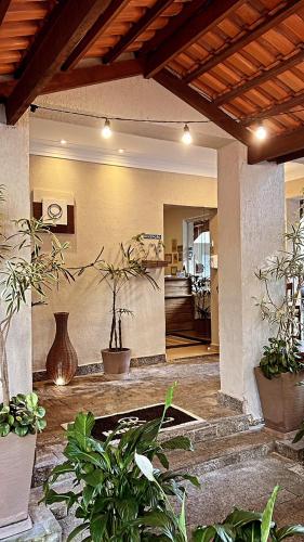 a courtyard with potted plants in a house at Hotel Rio in Guarujá