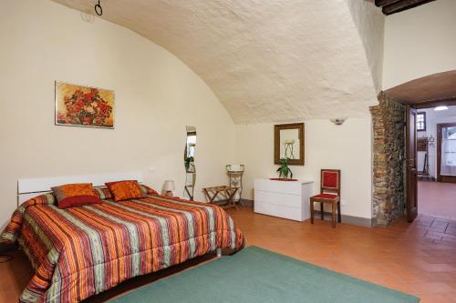 コルトーナにあるIl Nido di Turanのベッドルーム1室(ベッド1台付)