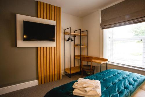 Postel nebo postele na pokoji v ubytování Herriots Hotel