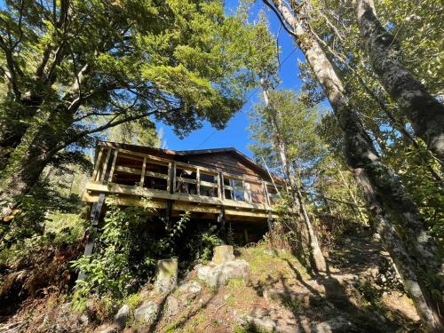 a tree house on a hill in the woods at El Chiflon Un Lugar de Ensueño in Puerto Rico