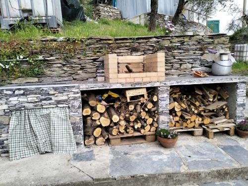 a pile of fire wood in a stone wall at CA DU STEA in Lavagna
