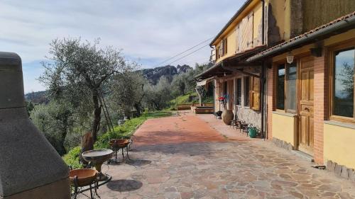 Villa tra le colline con piscina