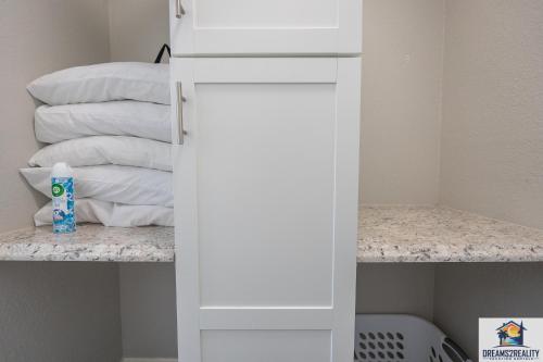 a room with a stack of towels on a shelf at 1BR Walk-In Condo at Pointe Royal - 2 Pools - FREE TICKETS INCLUDED - PR40-9 in Branson