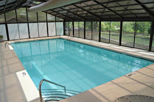 a large swimming pool with at 1BR Walk-In Condo at Pointe Royal - 2 Pools - FREE TICKETS INCLUDED - PR40-9 in Branson
