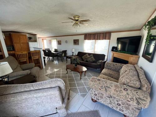 Bloomington's Cozy Model Home – Photos 3