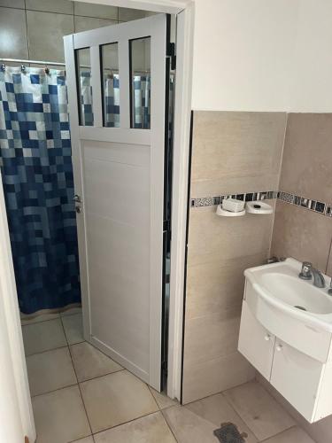 a bathroom with a shower and a toilet and a sink at Departamentos la Merced in San Nicolás de los Arroyos
