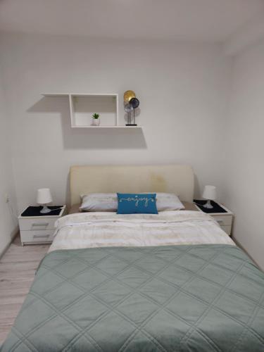 Un pat sau paturi într-o cameră la Apartment Aria