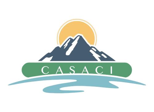 logo góry ze słowami Cezara w obiekcie Casaci w mieście Acireale
