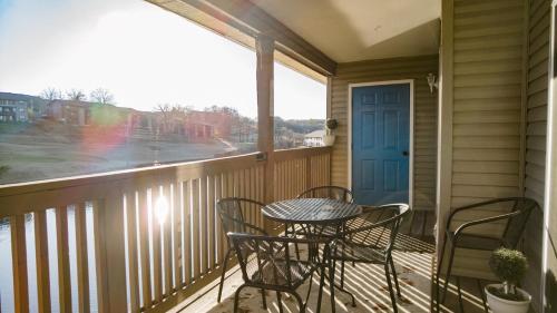 Balkoni atau teres di 2BR Walk-In - Central Location - FREE TICKETS INCLUDED - FC41-17