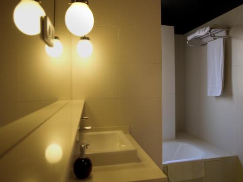 Un baño de Hostal Badaloní