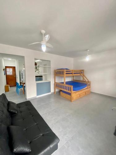 a living room with two bunk beds and a couch at Kitão Canto do Forte in Praia Grande