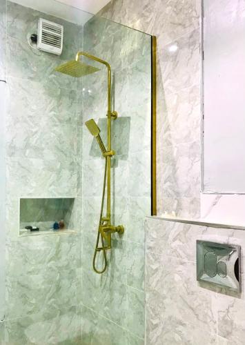 a bathroom with a shower with a glass door at De Fivez in Lagos