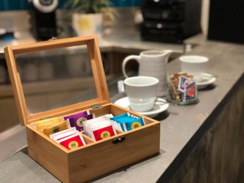 a wooden box sitting on top of a counter at Hotel Kristall in Orvieto