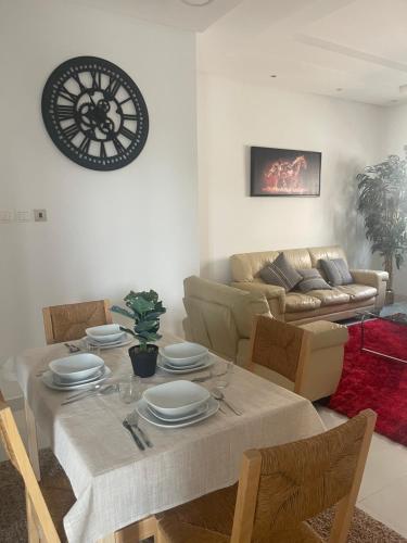 Χώρος καθιστικού στο Al Qalah flats