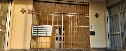 a glass door in a building that is under construction at BIKE HOUSE "evo" in Seriate