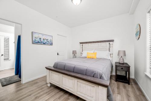 Ένα ή περισσότερα κρεβάτια σε δωμάτιο στο 4BD Lodge at Table Rock Lake - Near Marina - Pool - FREE TICKETS INCLUDED - BBH