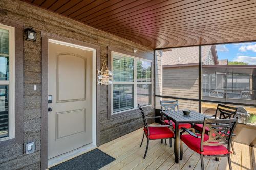 Μπαλκόνι ή βεράντα στο 4BD Lodge at Table Rock Lake - Near Marina - Pool - FREE TICKETS INCLUDED - BBH