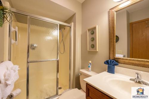 a bathroom with a shower and a toilet and a sink at Lake View! Walk-In 3 BR Condo - Outdoor Pool - FREE TICKETS INCLUDED - TRH6-6 in Branson