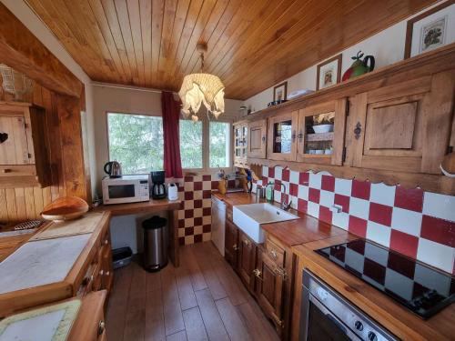 Fotografia z galérie ubytovania Chalet pour 9 pers., 4 chambres, balcon sud, cheminée, à Saint-Michel-de-Chaillol - FR-1-393-168 v destinácii Saint-Michel-de-Chaillol