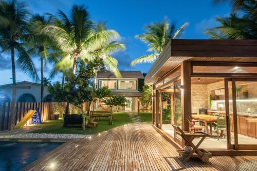 a house with a backyard with a pool at Casa Kala "Uma experiência beira-mar" in Porto De Galinhas
