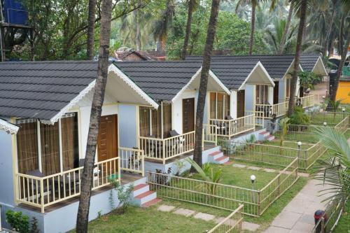 a row of cottages at a resort at Molly's Nest in Mandrem