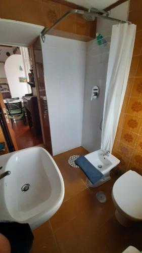ห้องน้ำของ il Terrazzino sul Mare,holiday home ON THE BEACH in Sorrento Coast