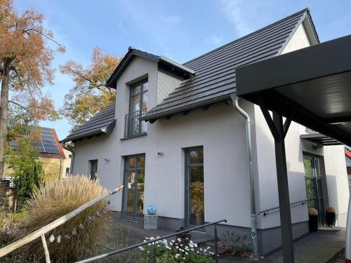 MarquardtにあるFerienhaus Ferienwohnung Potsdam DieGaLerie am Schlosspark Marquardtのギャラリーの写真