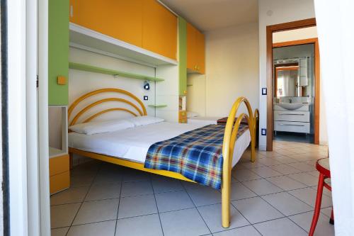 a bedroom with a bunk bed in a room at Residence La Pigna in Rosolina Mare