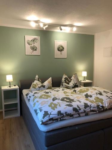 a bedroom with a bed and two lamps on two tables at Ferienwohnung Bergzeit mit Sauna und Pool in Sankt Englmar