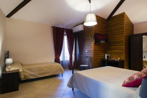 เตียงในห้องที่ Cantunera SicilianRoom