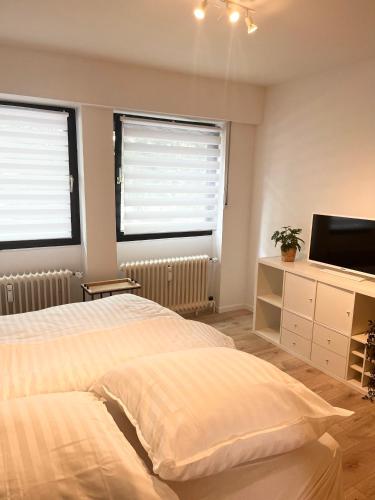 Säng eller sängar i ett rum på Gemütliches zentrales Apartment 2 min bis DU HBF