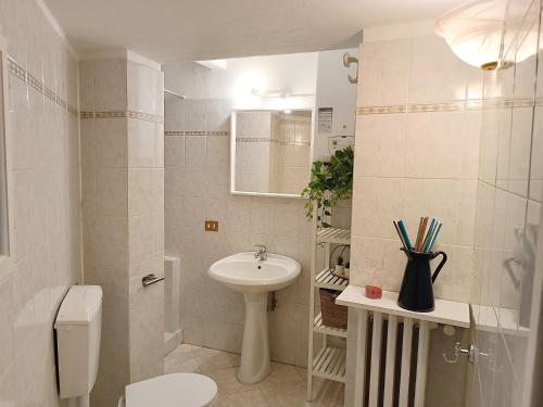 Handy House