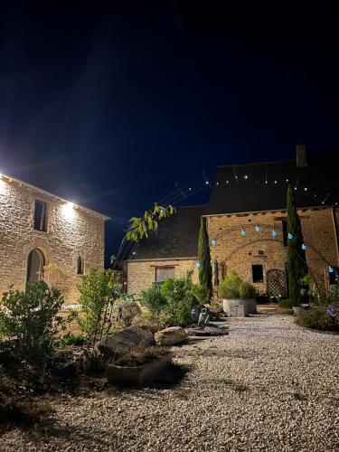 a night view of a stone building with a street at Gîte Le Domaine Des Faluns in Le Quiou