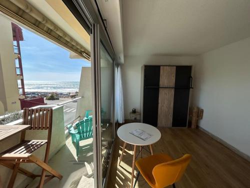 Μπαλκόνι ή βεράντα στο Cosy studio avec vue sur l'océan