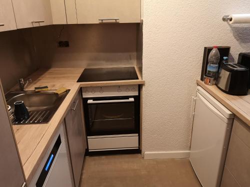 מטבח או מטבחון ב-Appartement proche remontées refait à neuf