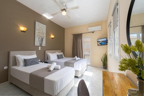 Una cama o camas en una habitación de Villa Dionysios