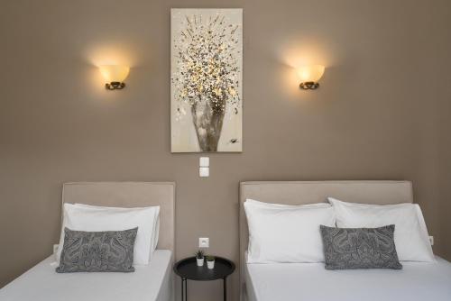 Una cama o camas en una habitación de Villa Dionysios